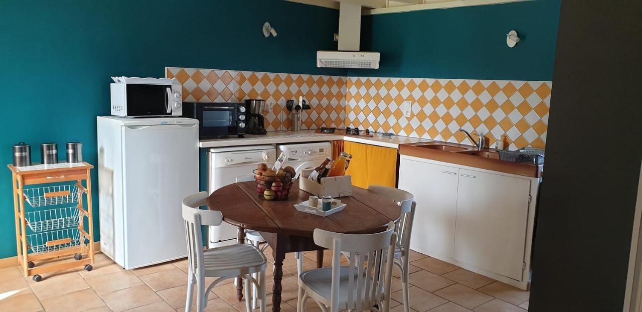 Les Gites Du Hameau Avec Piscine Castelnau-sur-Gupie Esterno foto